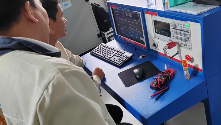 沖擊電壓發生器